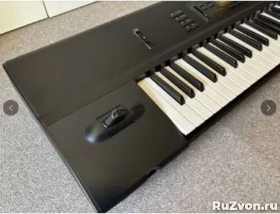 Продам Korg 01 W Pro 76-клавишный синтезатор с черной клавиа фото 3