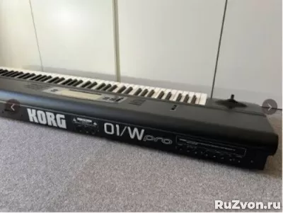 Продам Korg 01 W Pro 76-клавишный синтезатор с черной клавиа фото 4