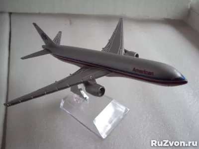 Модель самолёта American Airlines Boeing 777 фото