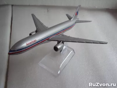 Модель самолёта American Airlines Boeing 777 фото 1