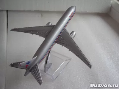 Модель самолёта American Airlines Boeing 777 фото 3