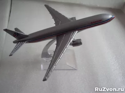Модель самолёта American Airlines Boeing 777 фото 5