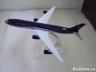 Модель самолёта Air Азербайджанской Авиакомпании Airbus A340 фото 4